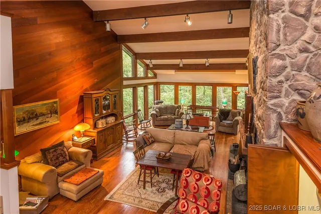 $799,900 | 1635 7 Hills Road, Jefferson City, MO 65101