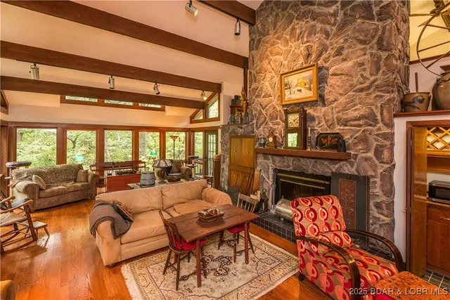 $799,900 | 1635 7 Hills Road, Jefferson City, MO 65101