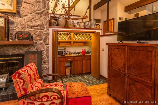 $749,900 | 1635 7 Hills Road, Jefferson City, MO 65101