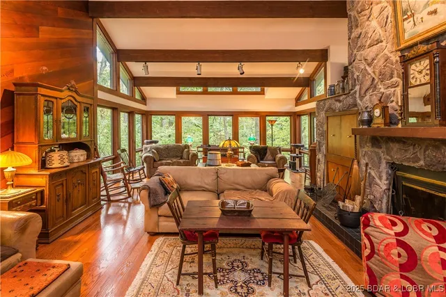 $799,900 | 1635 7 Hills Road, Jefferson City, MO 65101