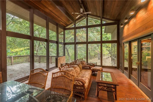 $799,900 | 1635 7 Hills Road, Jefferson City, MO 65101