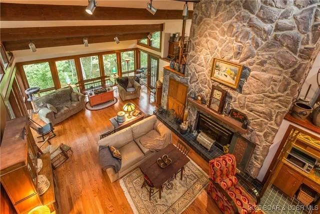 $799,900 | 1635 7 Hills Road, Jefferson City, MO 65101