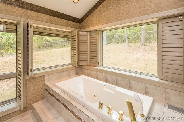 $799,900 | 1635 7 Hills Road, Jefferson City, MO 65101