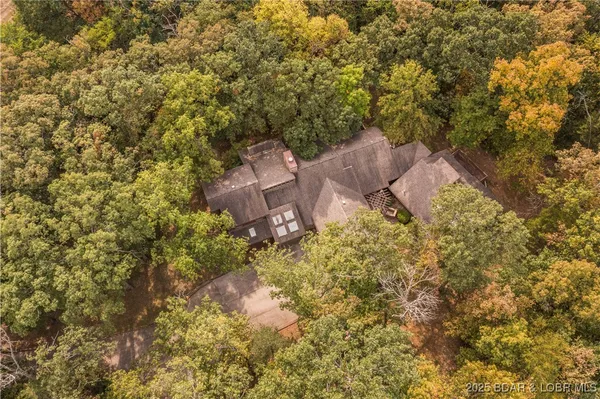 $749,900 | 1635 7 Hills Road, Jefferson City, MO 65101