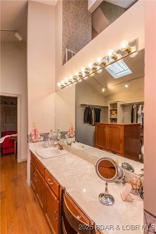 $799,900 | 1635 7 Hills Road, Jefferson City, MO 65101