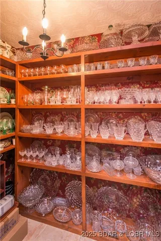 $799,900 | 1635 7 Hills Road, Jefferson City, MO 65101