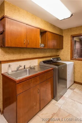 $799,900 | 1635 7 Hills Road, Jefferson City, MO 65101