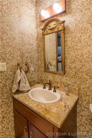 $669,900 | 1635 7 Hills Road, Jefferson City, MO 65101