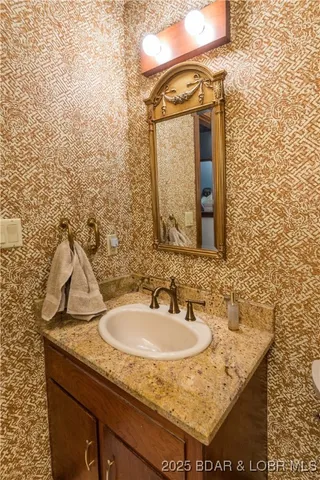 $799,900 | 1635 7 Hills Road, Jefferson City, MO 65101