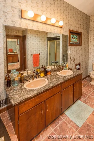 $799,900 | 1635 7 Hills Road, Jefferson City, MO 65101