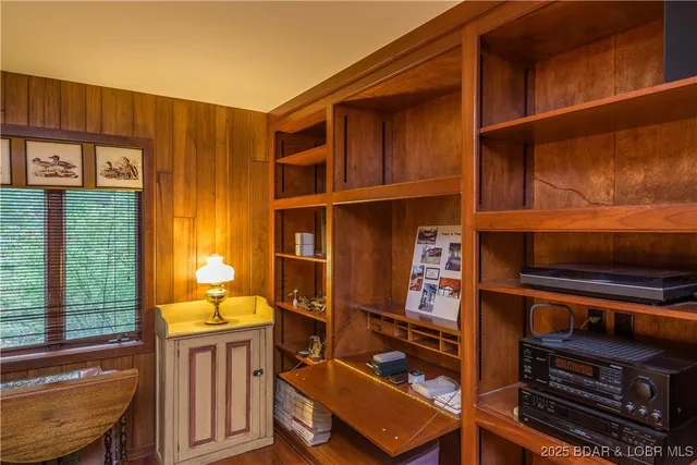 $799,900 | 1635 7 Hills Road, Jefferson City, MO 65101