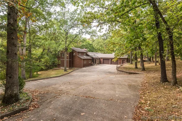 $749,900 | 1635 7 Hills Road, Jefferson City, MO 65101