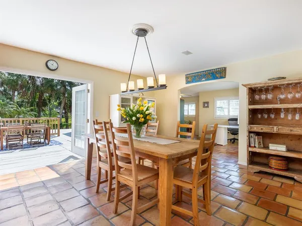 $949,000 | 3648 Beneva Oaks Boulevard, Sarasota, FL 34233