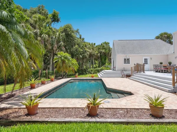 $949,000 | 3648 Beneva Oaks Boulevard, Sarasota, FL 34233