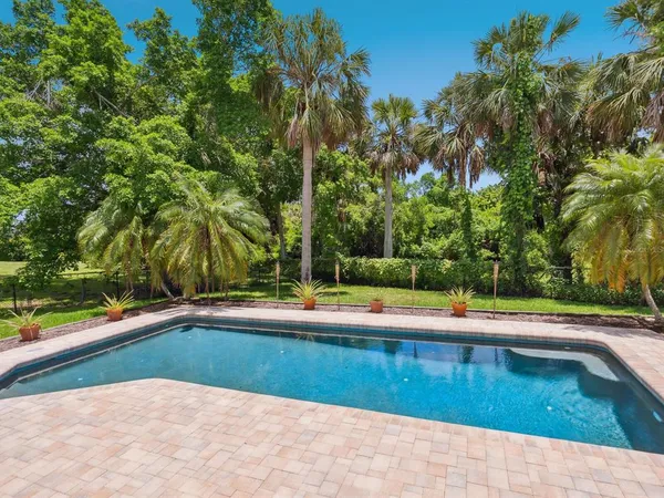 $949,000 | 3648 Beneva Oaks Boulevard, Sarasota, FL 34233
