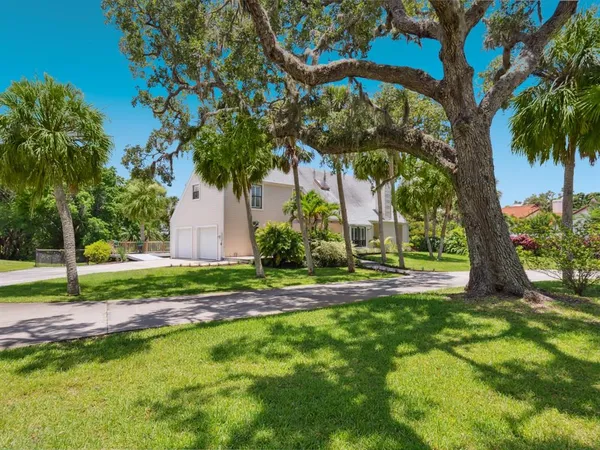 $949,000 | 3648 Beneva Oaks Boulevard, Sarasota, FL 34233