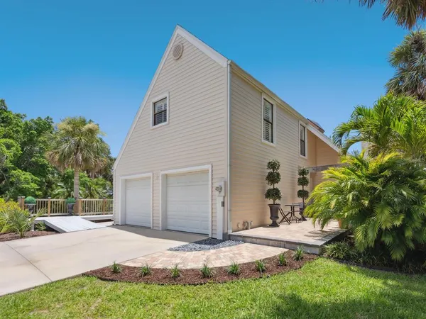 $949,000 | 3648 Beneva Oaks Boulevard, Sarasota, FL 34233
