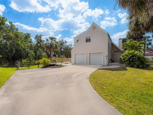 $949,000 | 3648 Beneva Oaks Boulevard, Sarasota, FL 34233