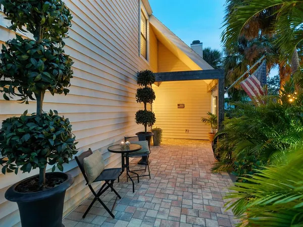 $949,000 | 3648 Beneva Oaks Boulevard, Sarasota, FL 34233
