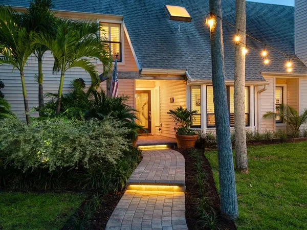 $949,000 | 3648 Beneva Oaks Boulevard, Sarasota, FL 34233