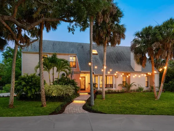 $949,000 | 3648 Beneva Oaks Boulevard, Sarasota, FL 34233