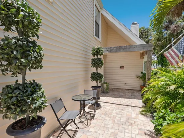 $949,000 | 3648 Beneva Oaks Boulevard, Sarasota, FL 34233