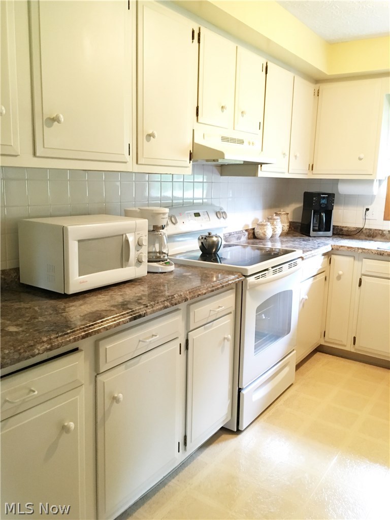 1820 Devonshire Road Northwest Canton, OH 44708 - Photo 12 of 28 Gallery Image 12