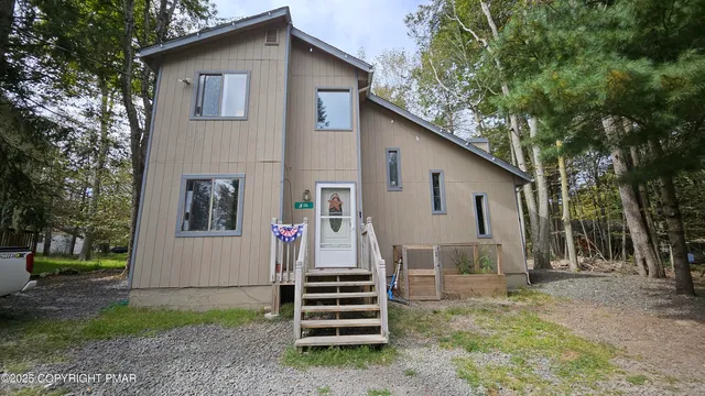 $225,000 | 492 Country Pl Drive, Tobyhanna, PA 18466