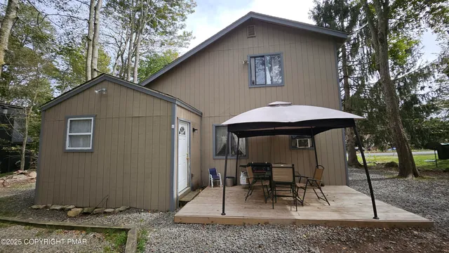 $225,000 | 492 Country Pl Drive, Tobyhanna, PA 18466
