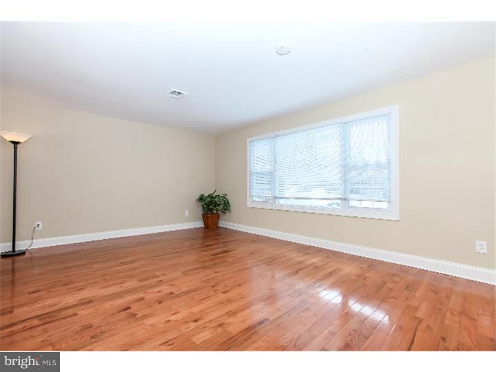 127 Harmil Road Broomall, PA 19008 - Photo 16 of 25 Living Room