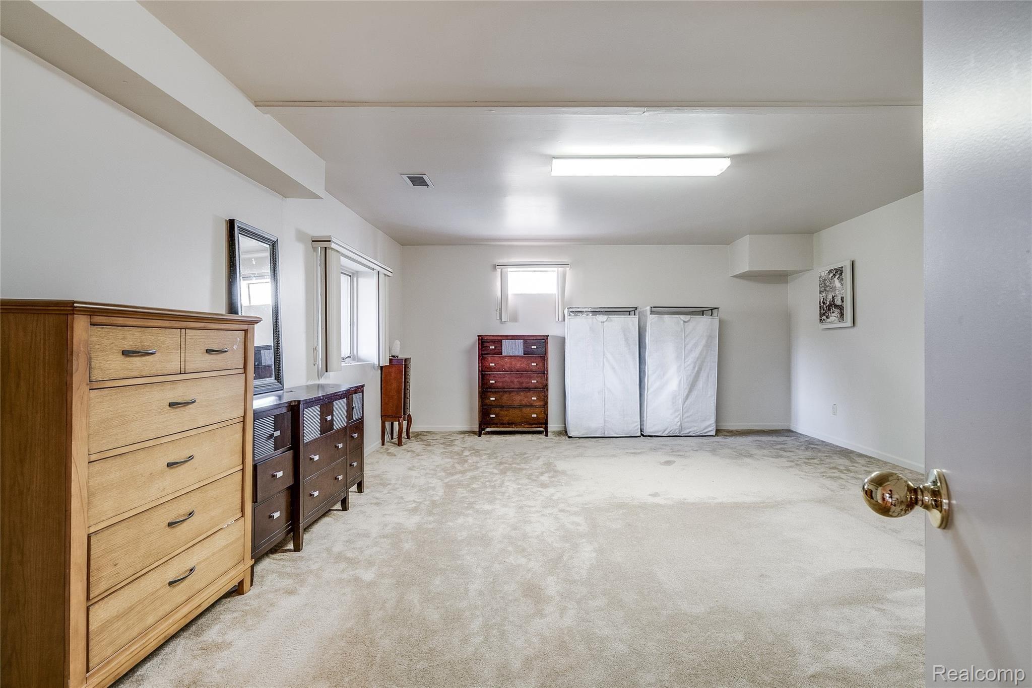 538 Oakbridge Drive Rochester, MI 48306 - Photo 45 of 54 37.jpg