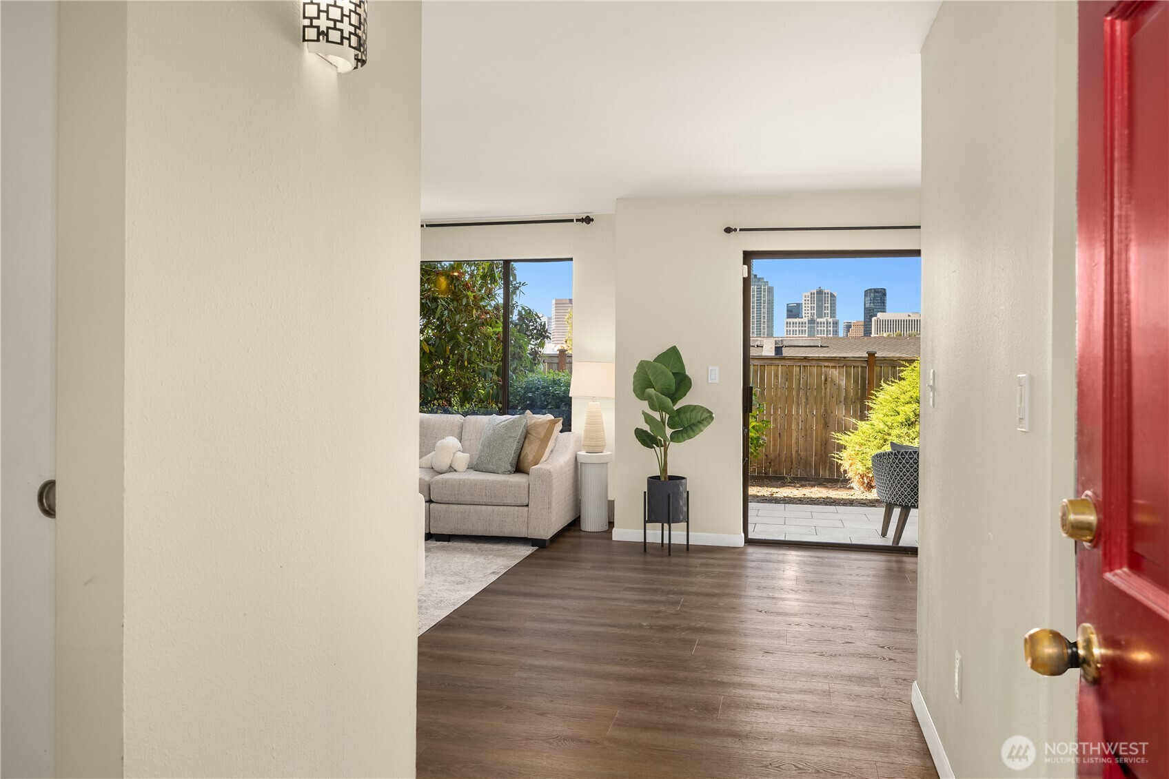 717 122nd Avenue Northeast, Unit B1 Bellevue, WA 98005 - Photo 3 of 21