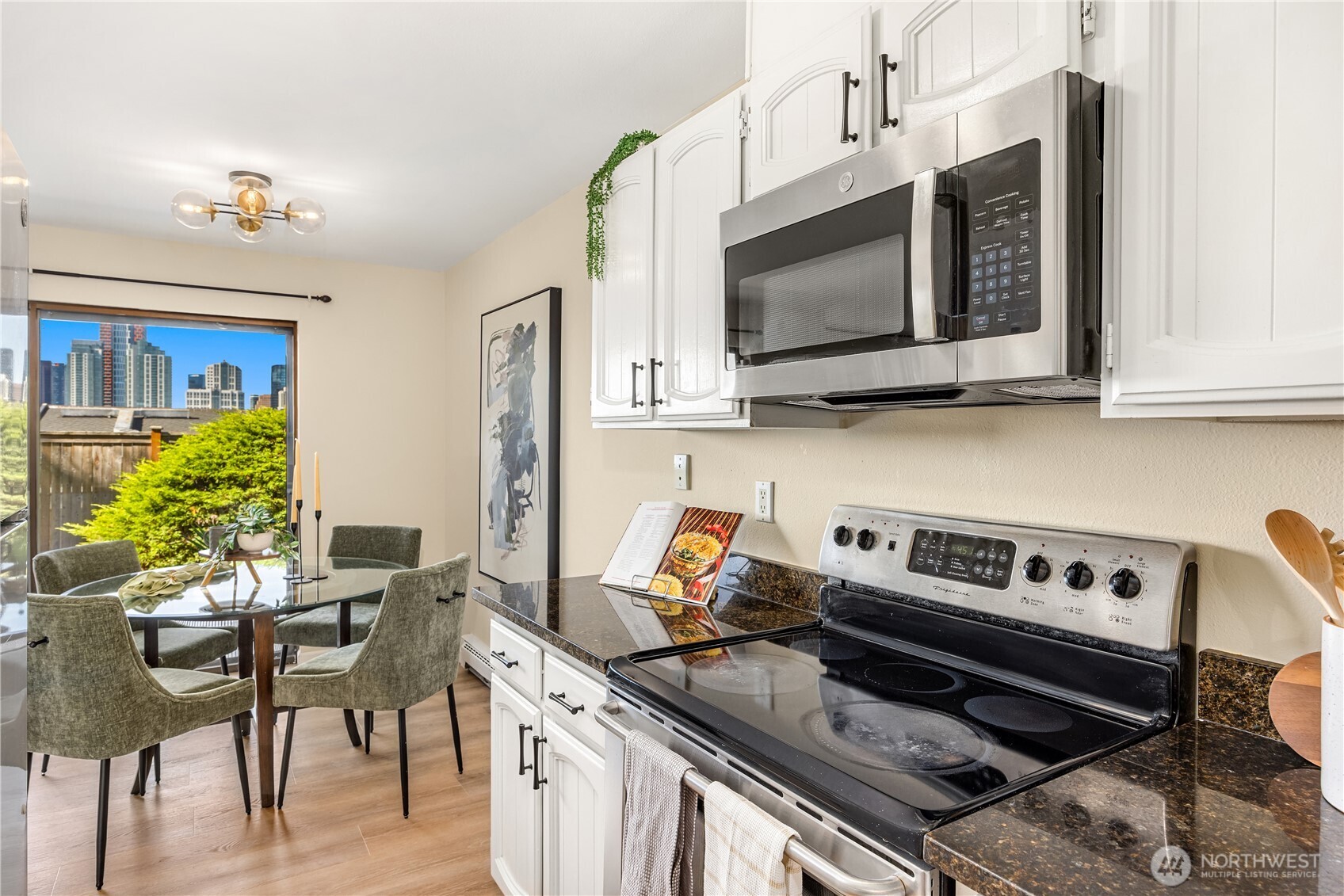 717 122nd Avenue Northeast, Unit B1 Bellevue, WA 98005 - Photo 4 of 21