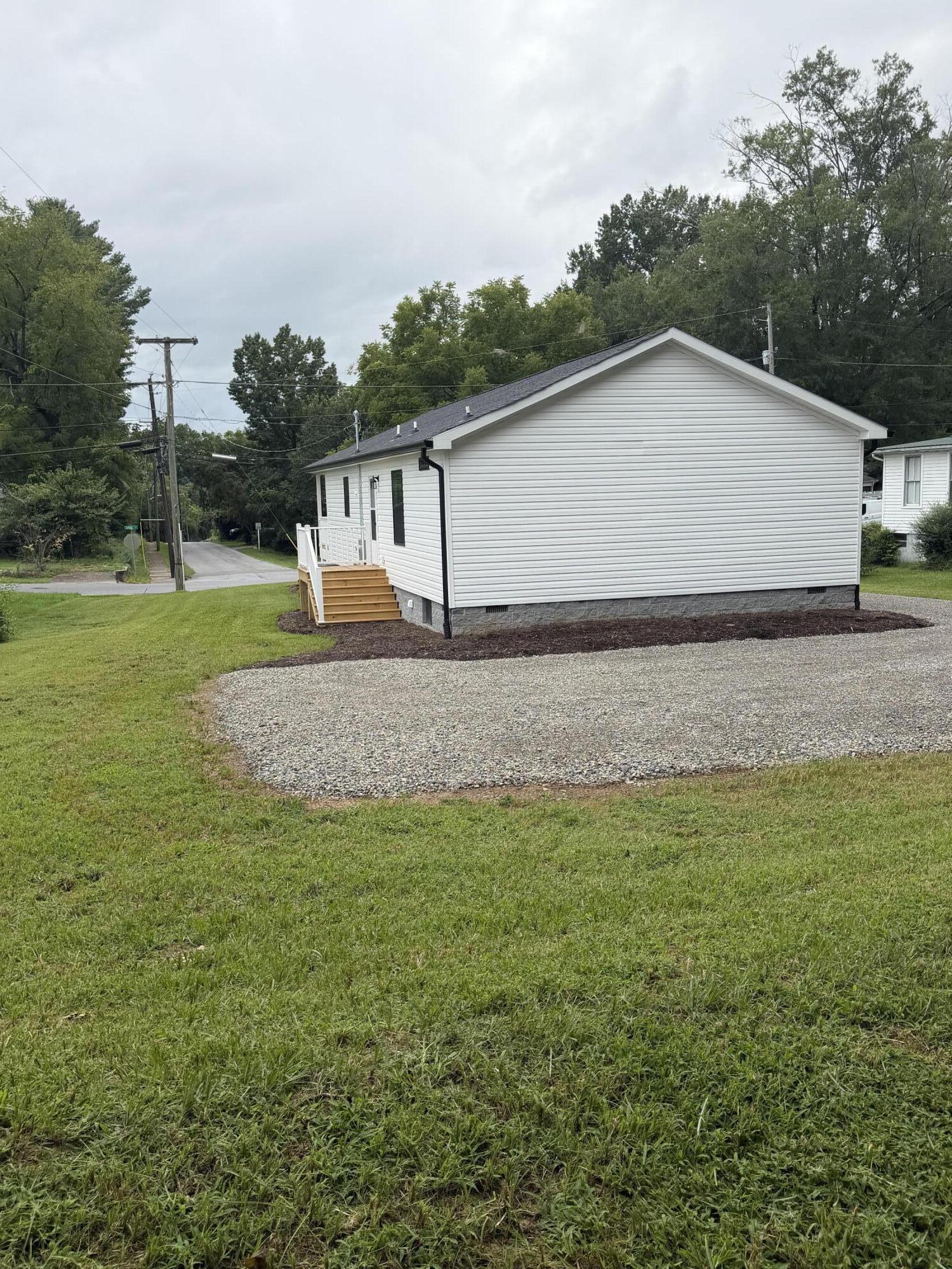 20 Spring Street Rocky Mount, VA 24151 - Photo 30 of 34 IMG_2768