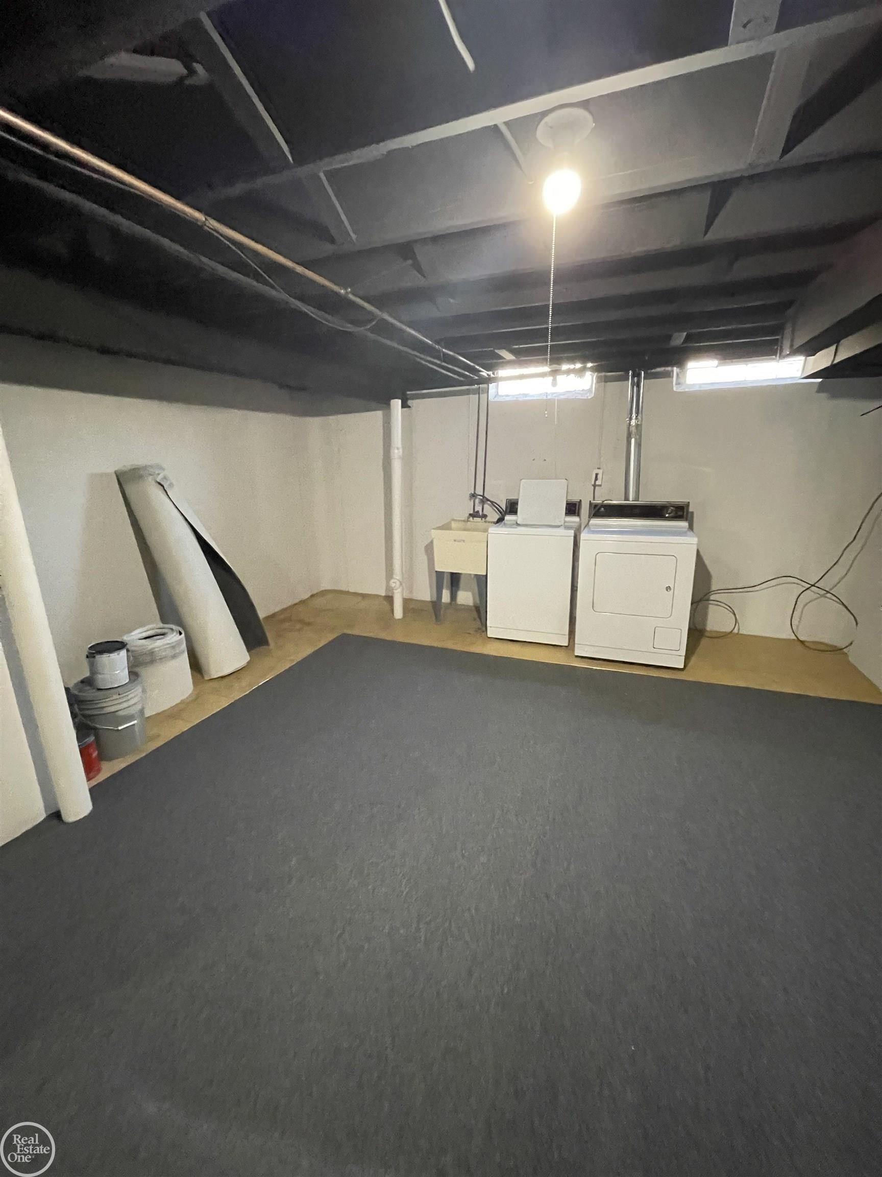 26404 Burg Road Warren, MI 48089 - Photo 30 of 35 50174300-76a69b64-155d-4128-9187-6ac34ec8de3c.JPG