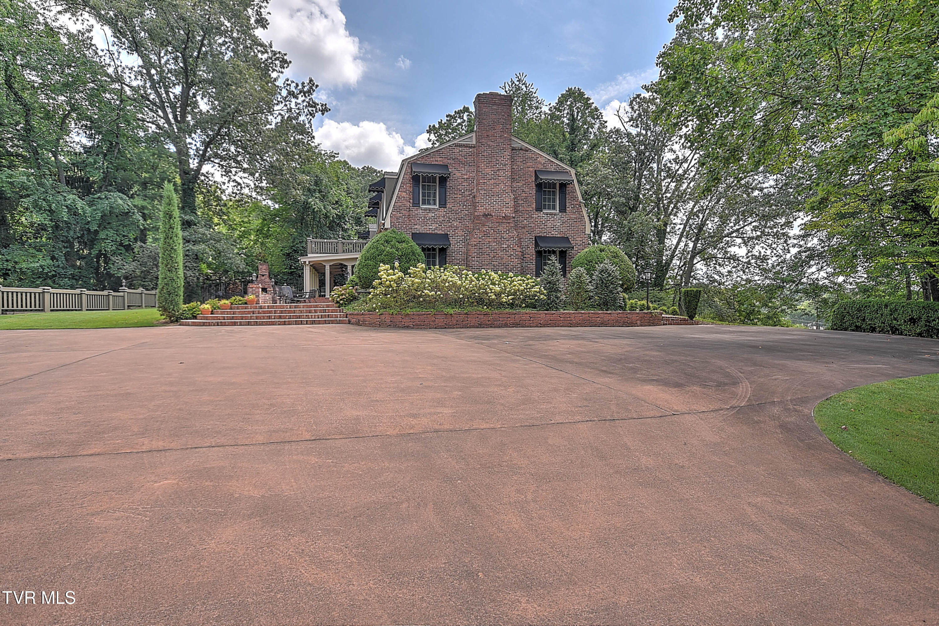 733 Windmill Circle Bristol, VA 24201 - Photo 105 of 116 733 Windmill Cir DK-107