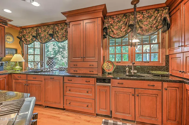 $799,000 | 733 Windmill Circle, Bristol, VA 24201