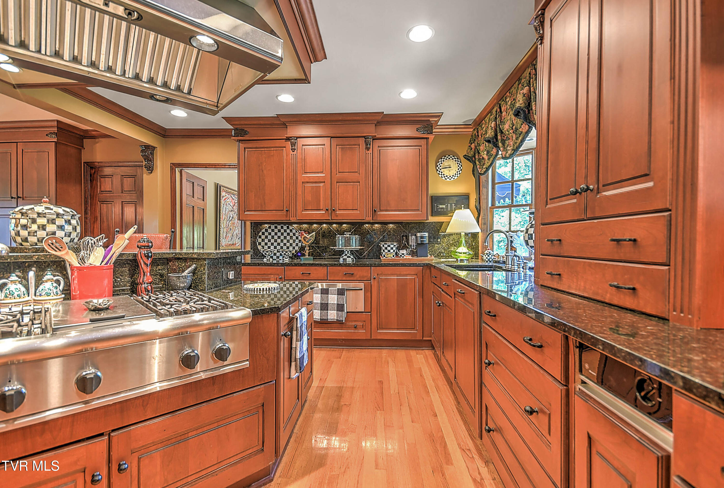 733 Windmill Circle Bristol, VA 24201 - Photo 36 of 116 733 Windmill Cir DK-38