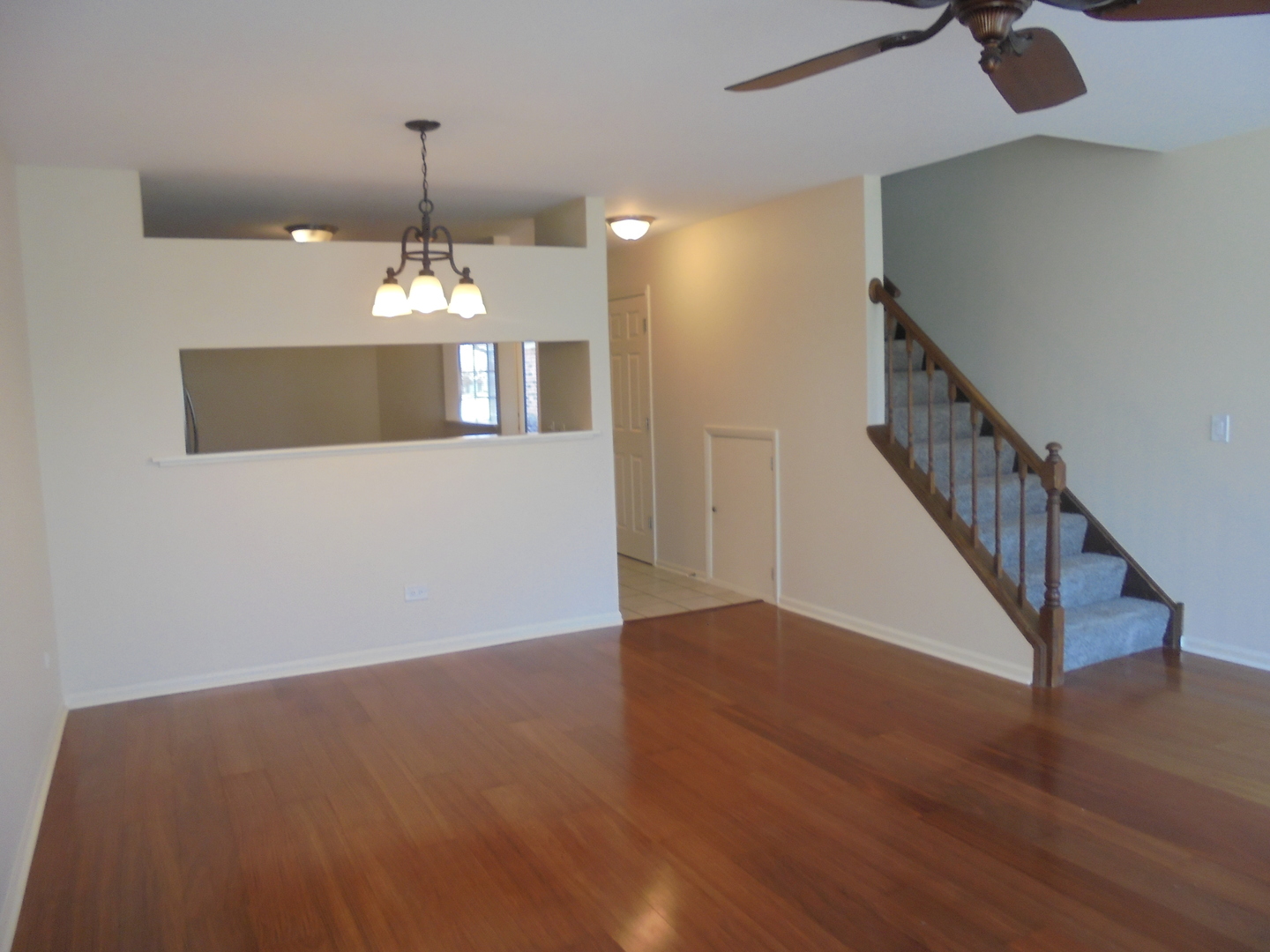 938 Ridgefield Lane Wheeling, IL 60090 - Photo 6 of 27