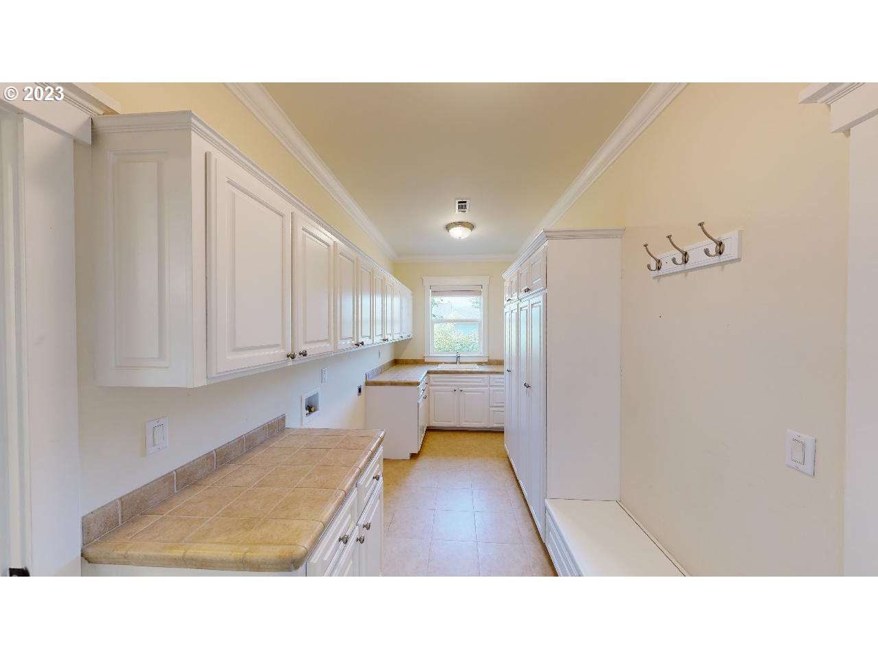 123 Tanbark Road Brookings, OR 97415 - Photo 19 of 48 Laundry