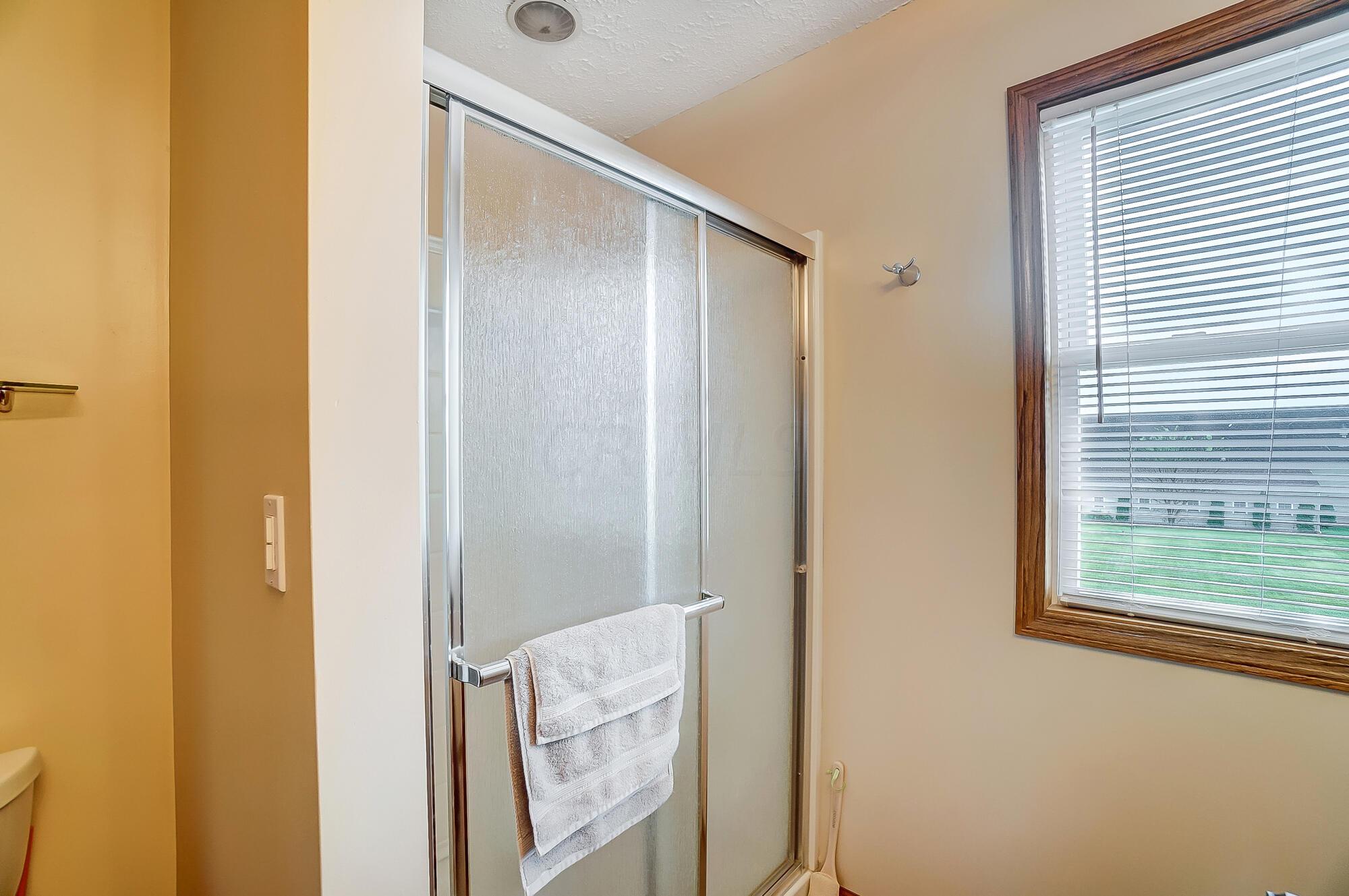 8205 Roberts Road Hilliard, OH 43026 - Photo 47 of 81 Full bathroom 3
