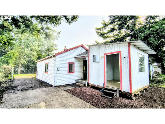 $195,000 | 319 North Wall Street, Coos Bay, OR 97420