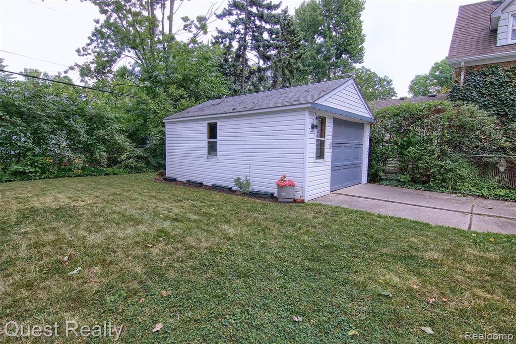 2132 Hampton Road Grosse Pointe Woods, MI 48236 - Photo 28 of 29