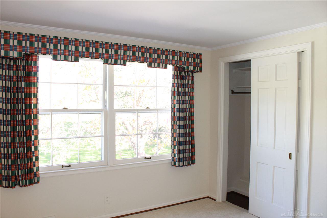 350 Moross Road Grosse Pointe, MI 48236 - Photo 64 of 70 31306320-64.JPG