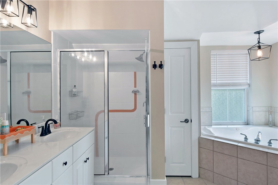 146 Shady Brook Circle, Unit 301 St. Simons Island, GA 31522 - Photo 20 of 27 Primary Bathroom