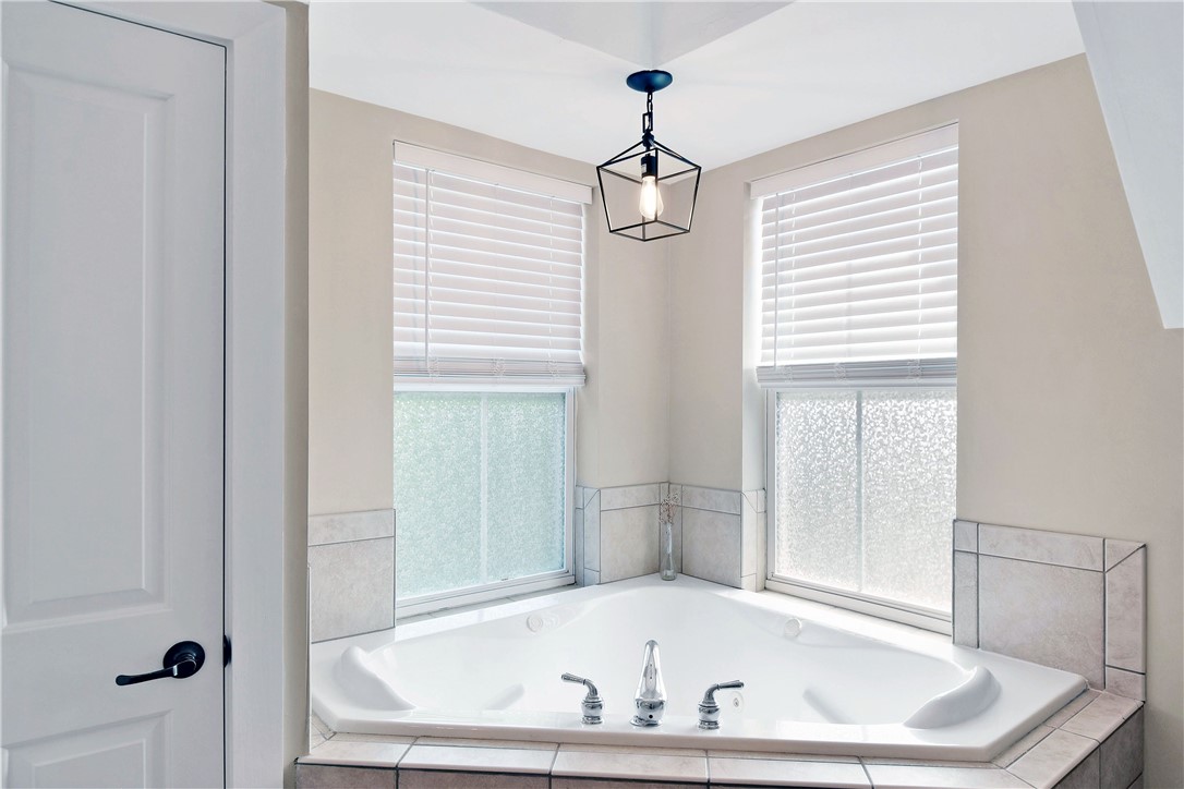 146 Shady Brook Circle, Unit 301 St. Simons Island, GA 31522 - Photo 21 of 27 Primary Bathroom