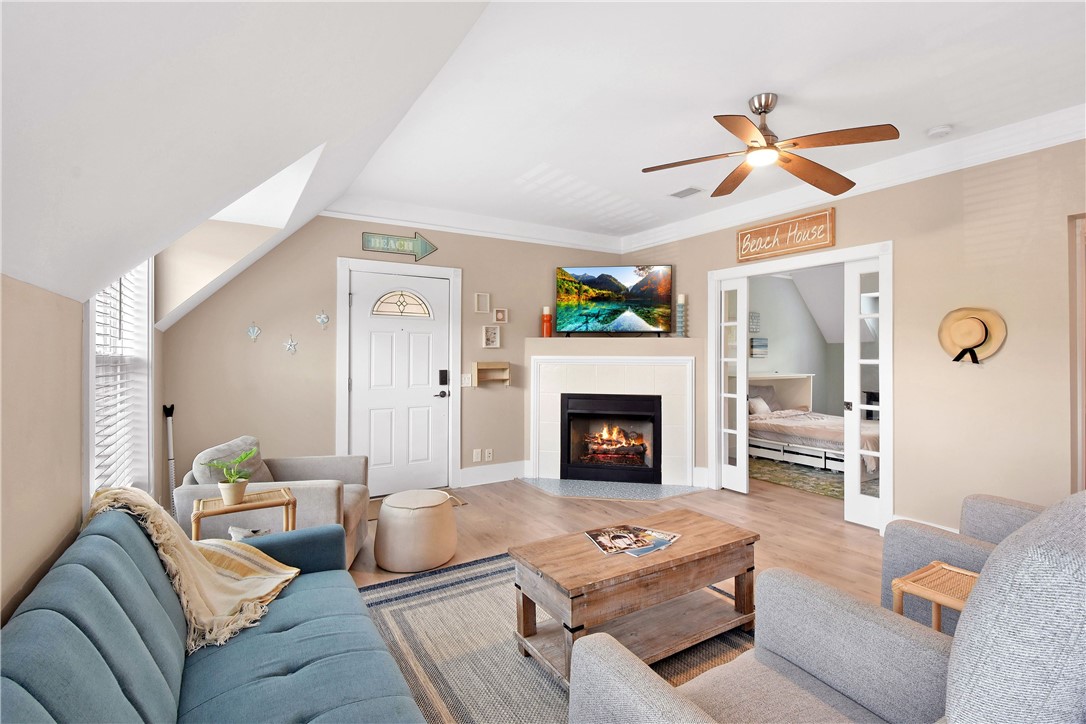 146 Shady Brook Circle, Unit 301 St. Simons Island, GA 31522 - Photo 4 of 27 Living Area