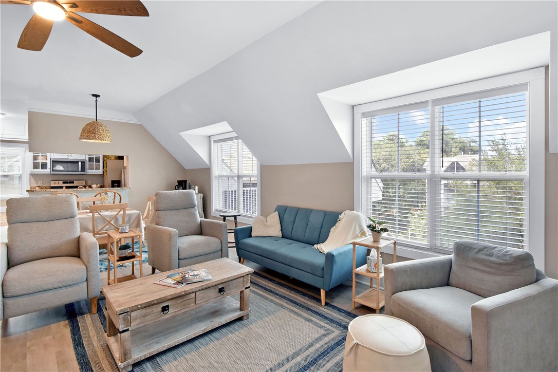 146 Shady Brook Circle, Unit 301 St. Simons Island, GA 31522 - Photo 5 of 27 Living Area