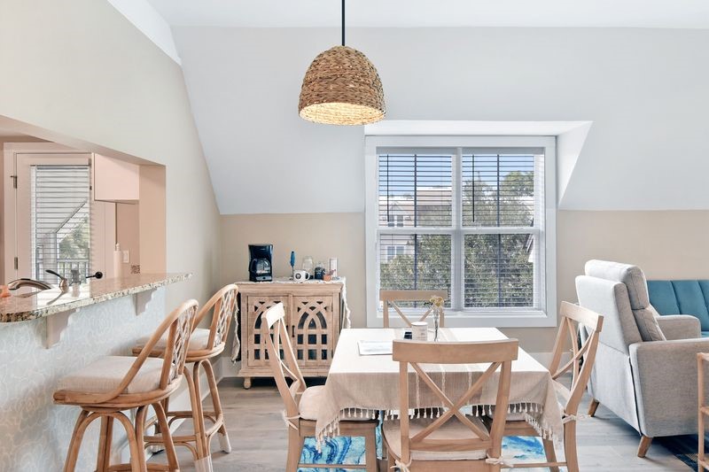 146 Shady Brook Circle, Unit 301 St. Simons Island, GA 31522 - Photo 7 of 27 Dining Area