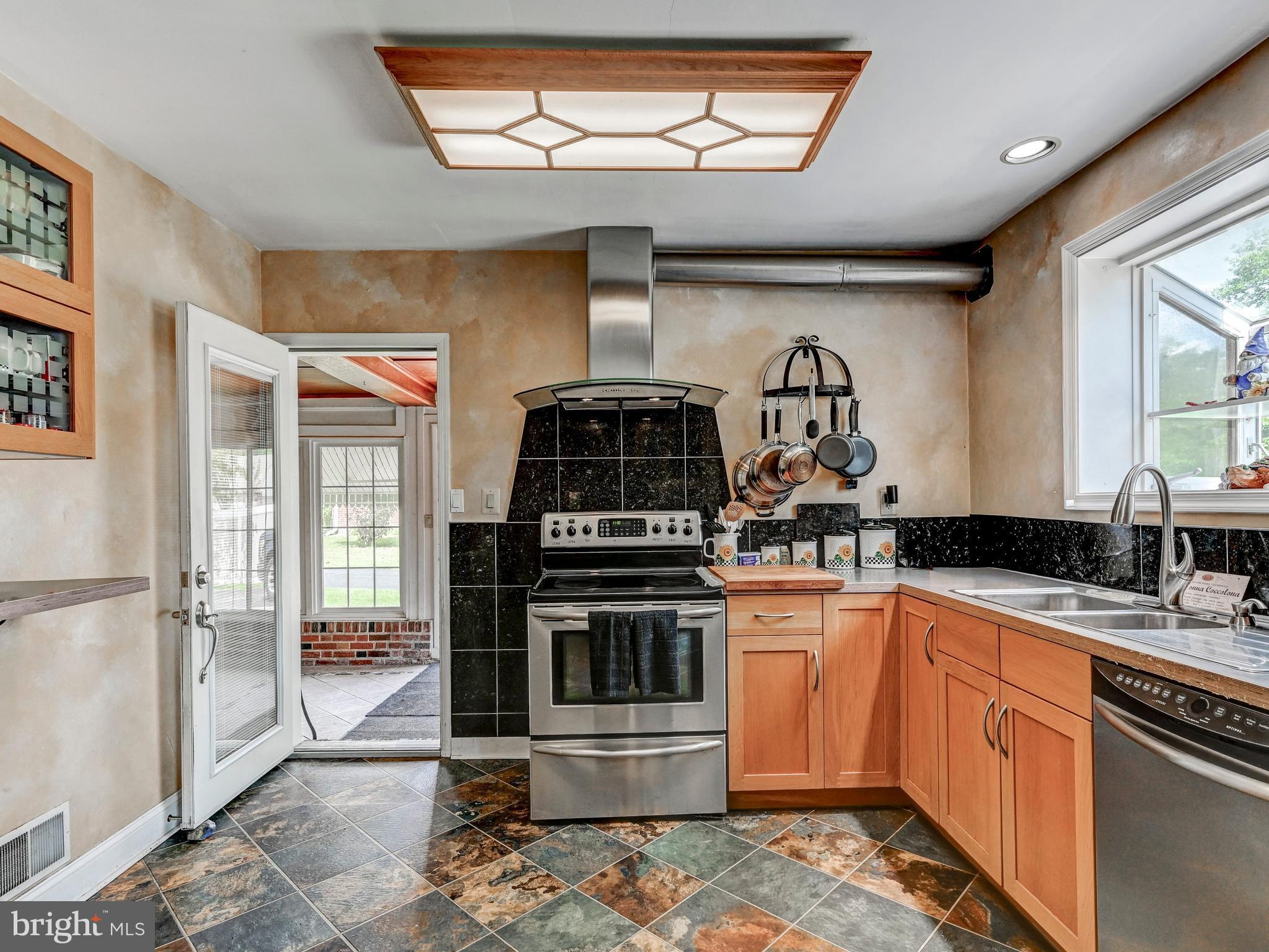 2922 Cub Hill Road Baltimore, MD 21234 - Photo 13 of 47 Gallery Image 13